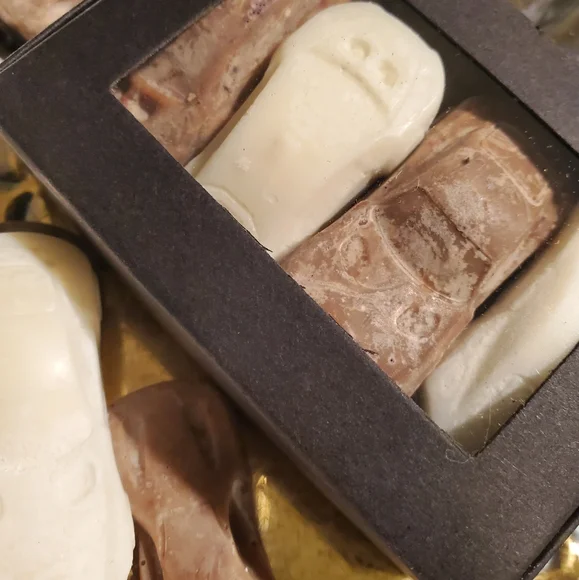 ☕️ 12 Car Shaped Wax Melts ~ Coffee Shop Scent ~ Homemade Soy Wax Melts - Picture 4 of 12